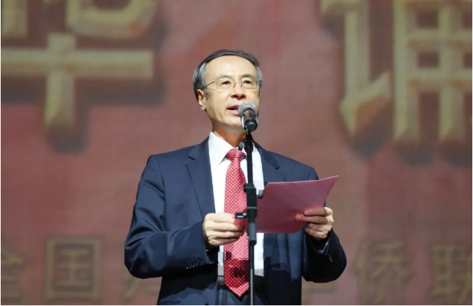 中国侨联举办“亲情中华·诵读英雄”情境朗诵会 万立骏出席并致辞