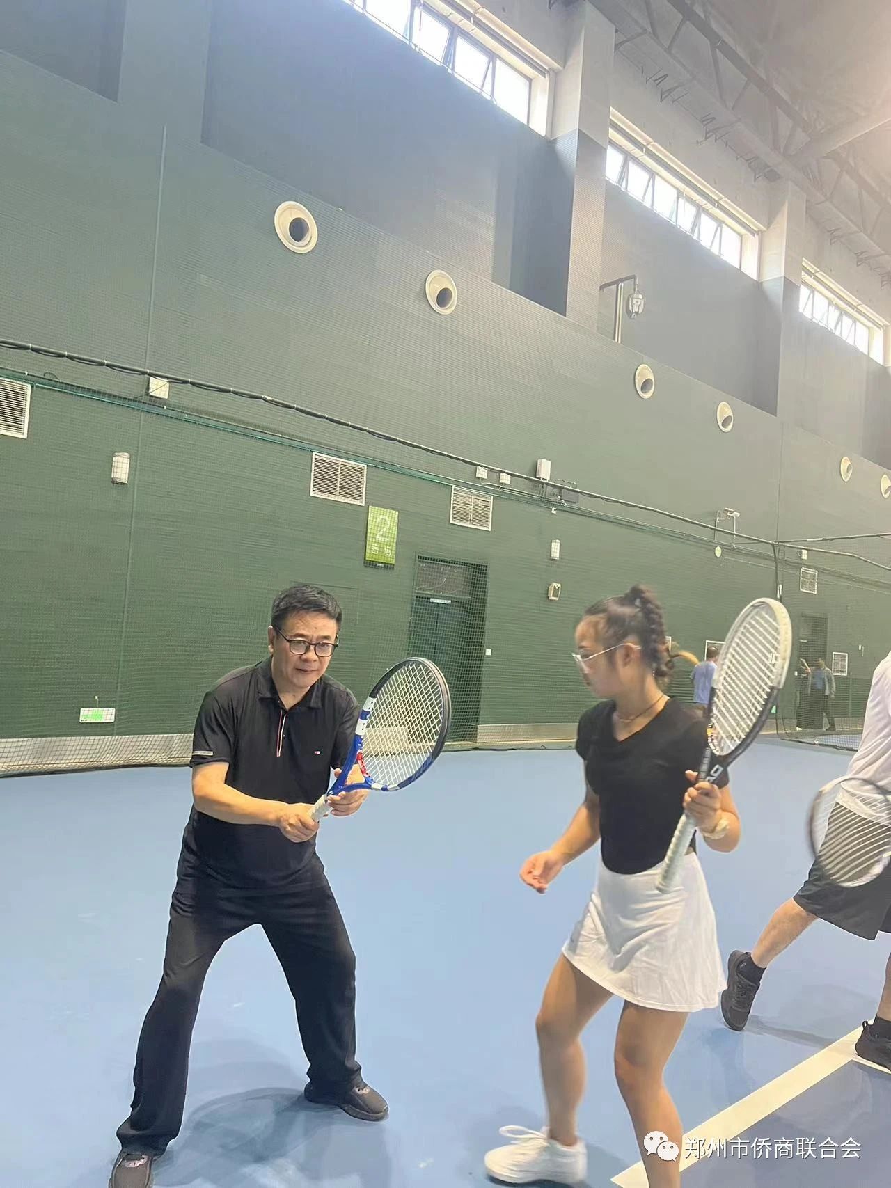 “以球会友 阳光运动”--郑州市侨商会开展会员网球体验活动