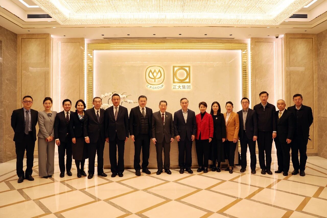 中国贸促会会长任鸿斌会见正大集团资深董事长谢国民、董事长谢吉人