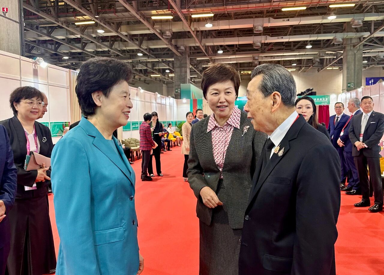 谢国民会长一行出席第十八届世界华商大会